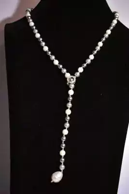 Sautoire collier blanc perle