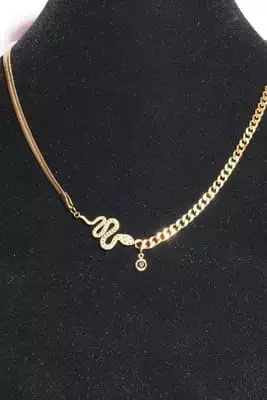 Collier serpent or